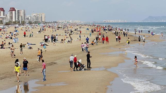 Fallece un anciano en la playa de Daimús y otros es hospitalizado en Gandía debido a sendos infartos
